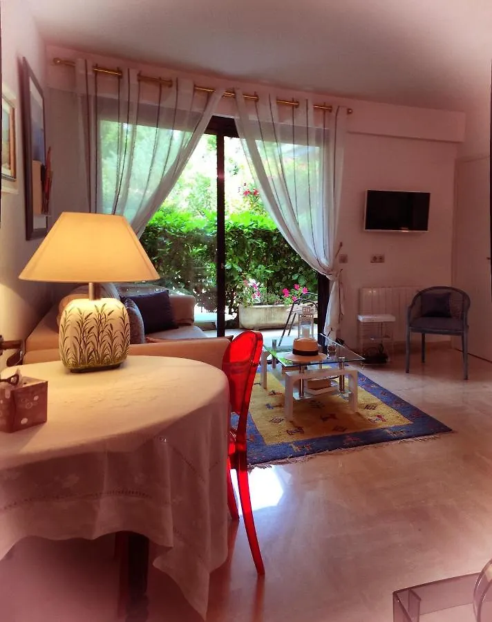 Un Coin De Paradis Cannes 0*,